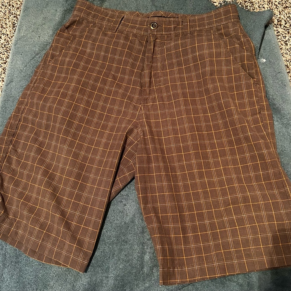 Billabong mens 32 shorts
